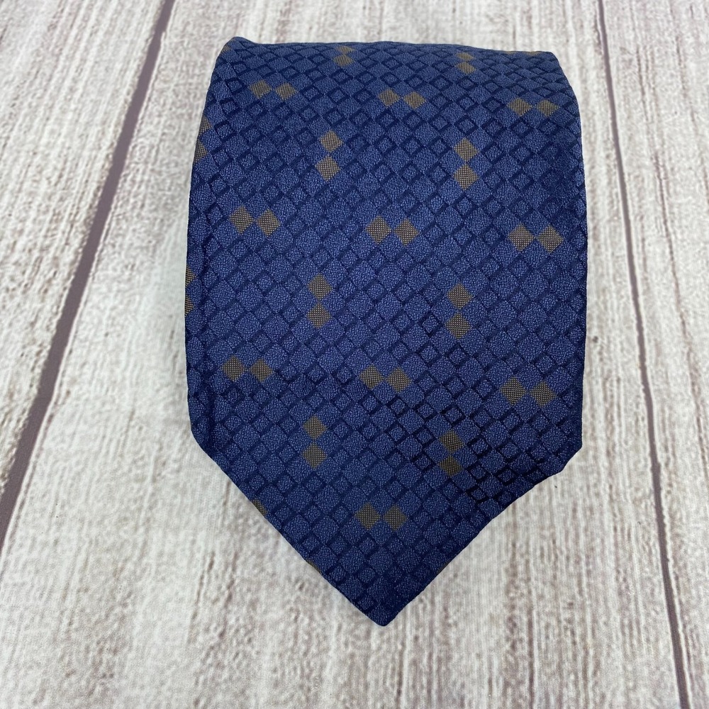 Donna Karan Signature Mens Silk Necktie Navy Gold Diamonds Geo Print Tie 3.75x60 - Picture 1 of 4